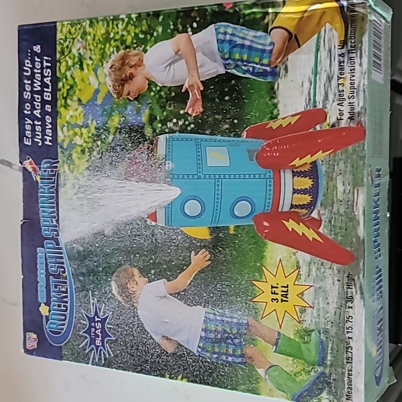 Sprinkler Toy Rocket - Picture 3 of 3